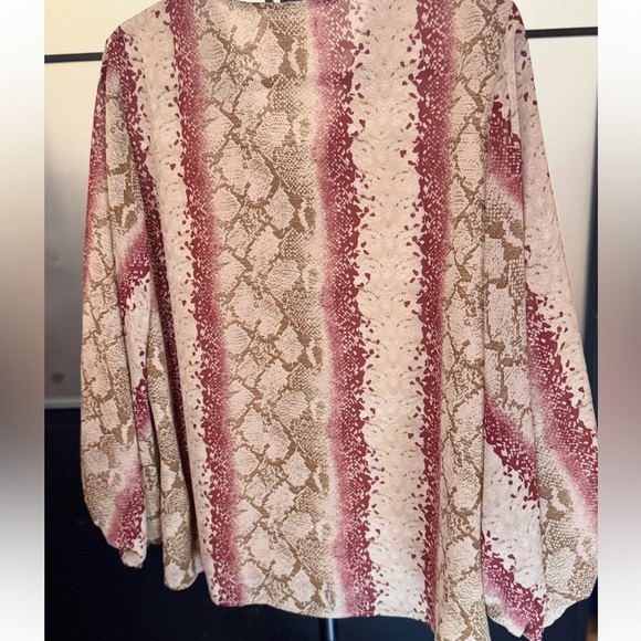 Entro Striped Long Sleeve Blouse in Large - Picture 4 of 7